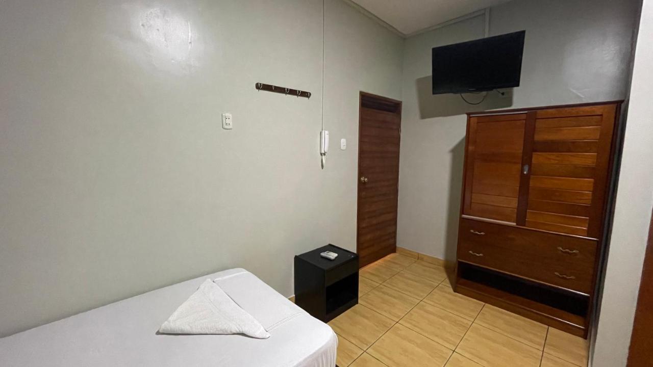 Alojamiento Tahuari Iquitos Exterior photo